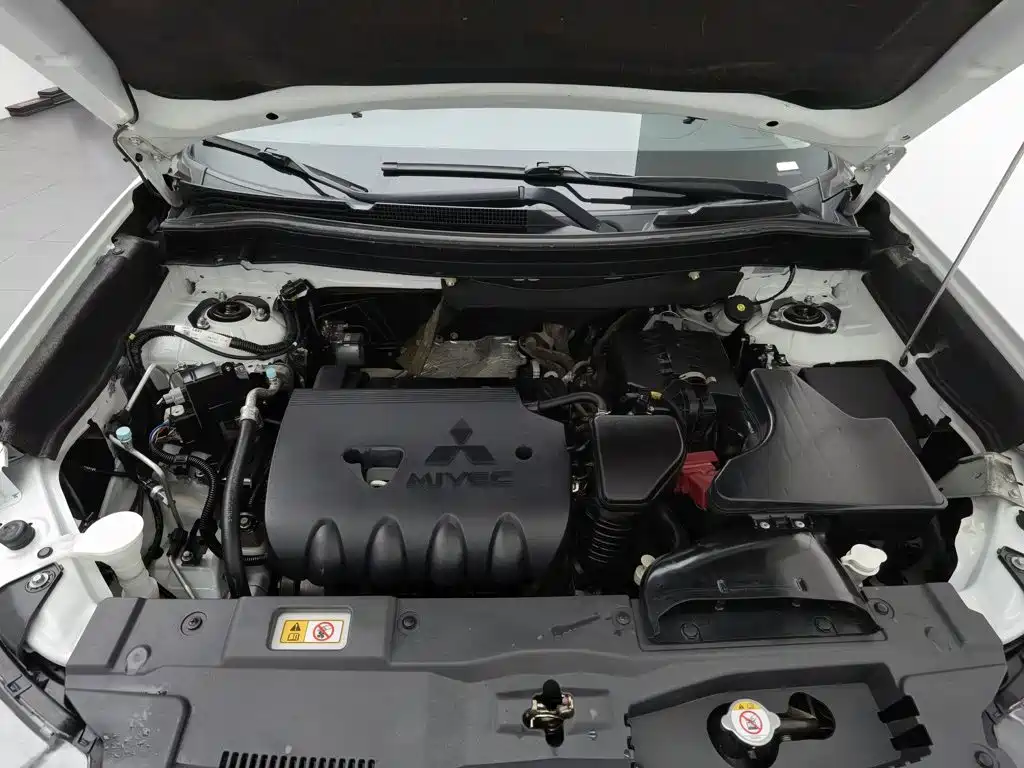 Mitsubishi Outlander — миниатюра 6