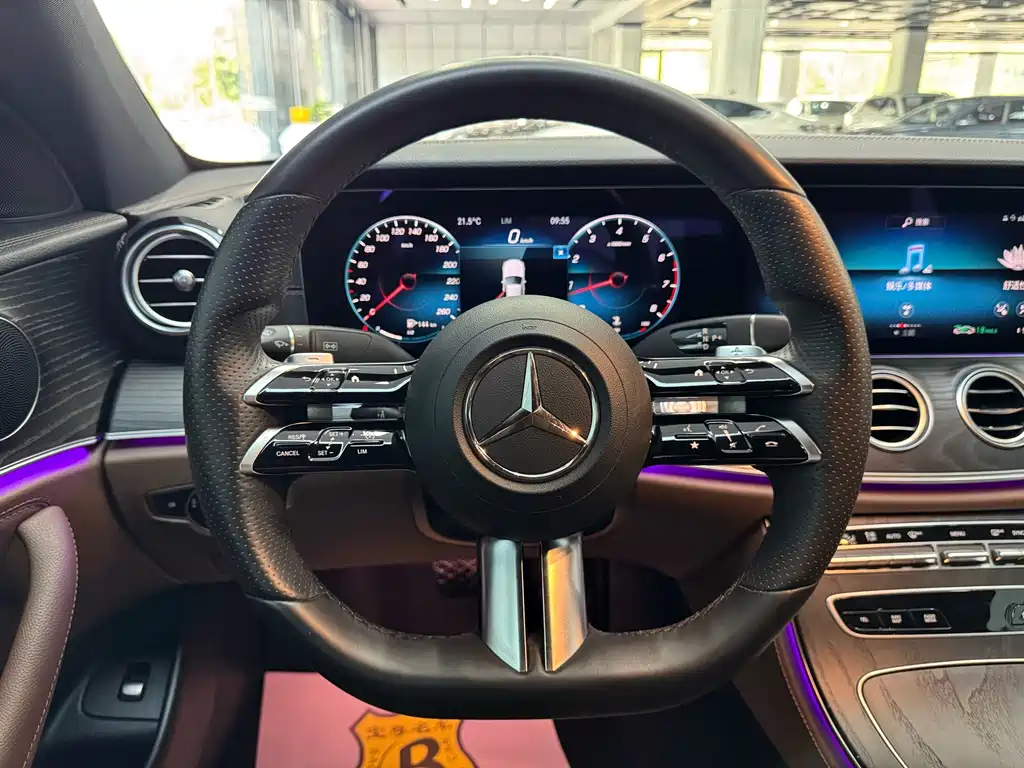 Mercedes-Benz E-Class — миниатюра 9