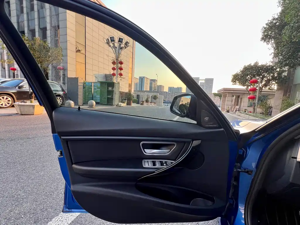 BMW 3 Series — миниатюра 15