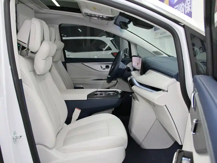 Buick GL8 Hybrid — миниатюра 10