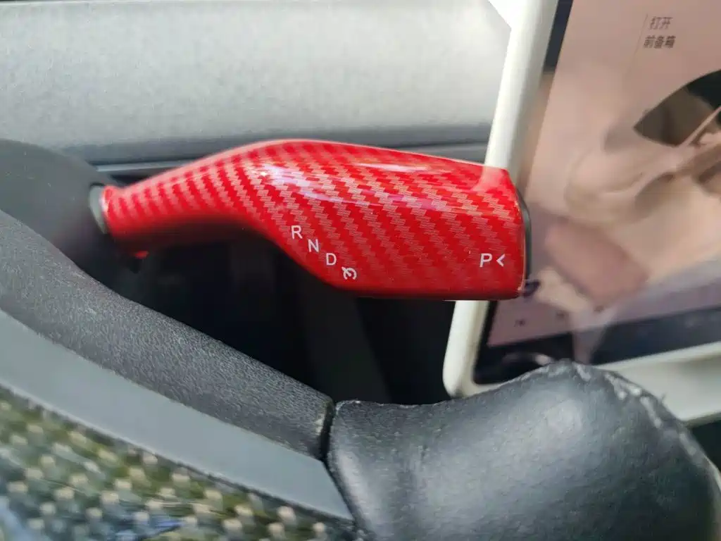 Tesla Model Y — миниатюра 15