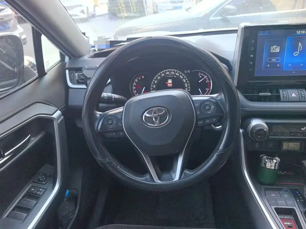 Toyota RAV4 — миниатюра 6