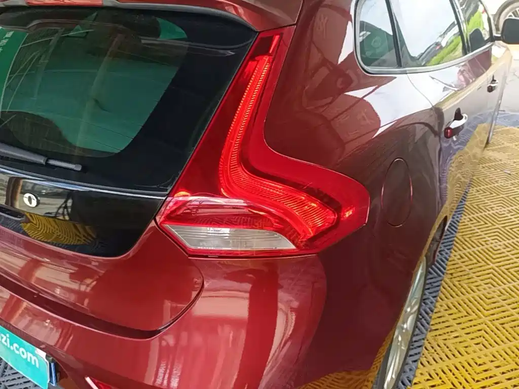 Volvo V40 — миниатюра 8