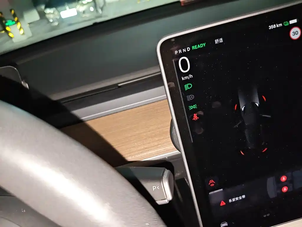 Tesla Model 3 — миниатюра 7