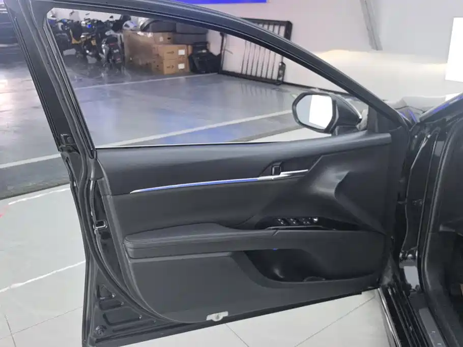 Toyota Camry — миниатюра 7