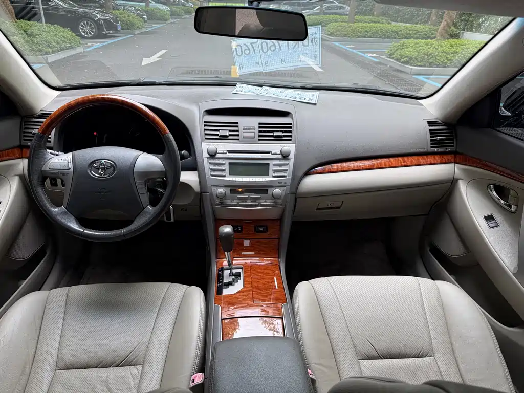 Toyota Camry — миниатюра 7