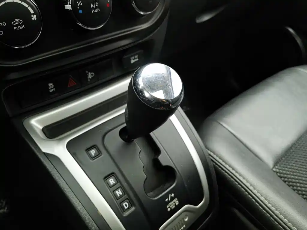 Jeep Compass (Import) — миниатюра 13