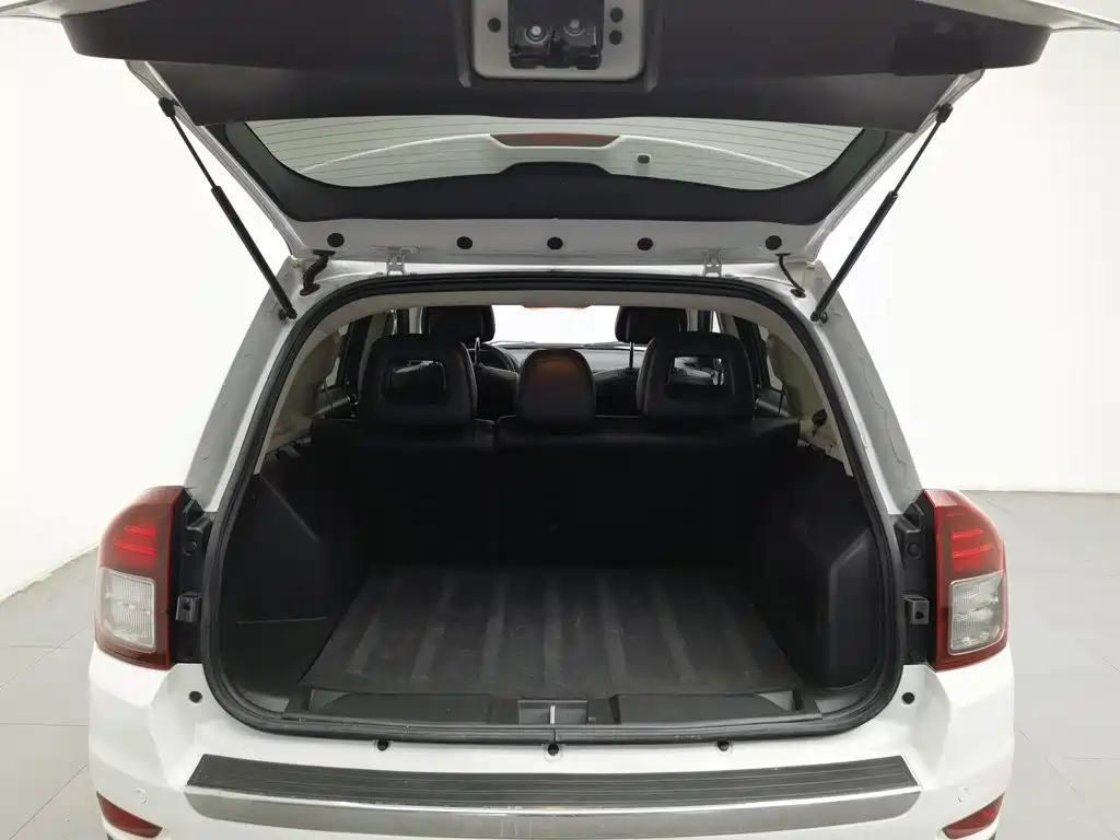 Jeep Compass (Import) — миниатюра 16