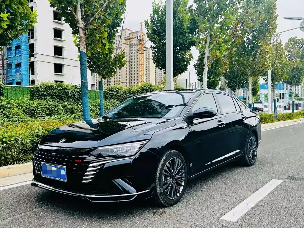 DONGFENG YI HYUN MAX