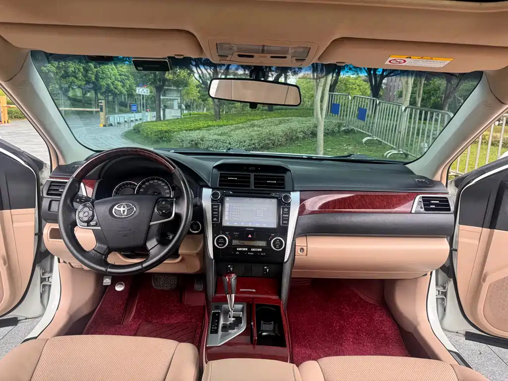 Toyota Camry — миниатюра 5