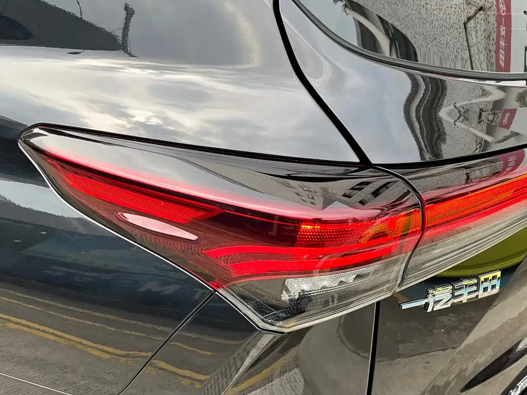 Toyota Crown Kluger — миниатюра 9