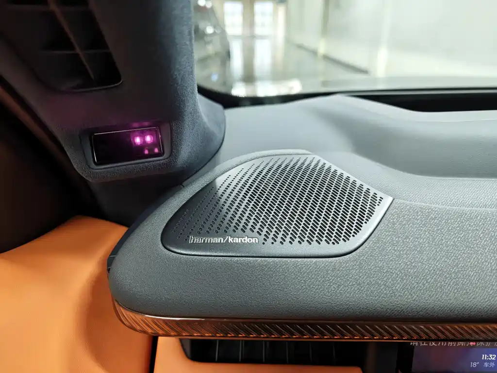 Lynk & Co 900 2025 1.5T Ultra 6 мест