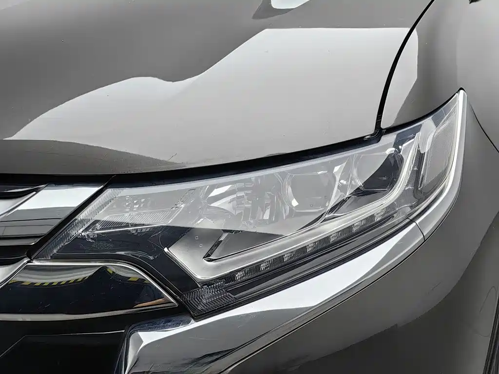 Mitsubishi Outlander — миниатюра 7