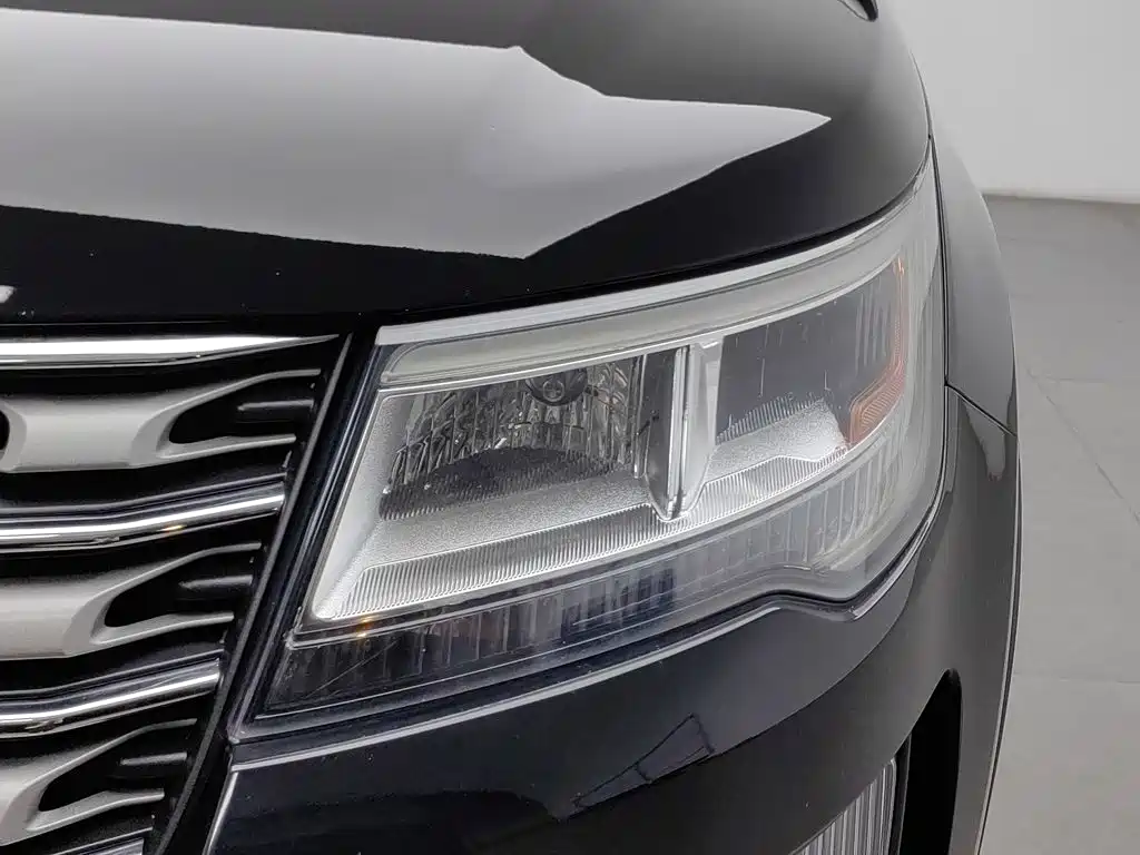 Ford Explorer (Import) — миниатюра 7