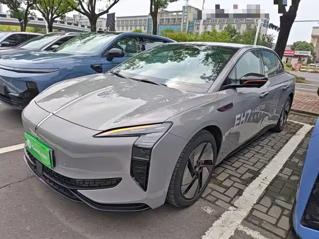 2025 Hongqi EH7