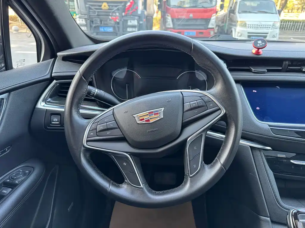 Cadillac XT5 — миниатюра 7