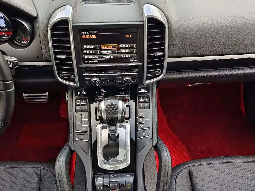 Porsche Cayenne — миниатюра 13