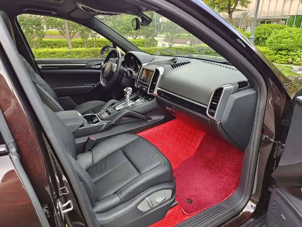 Porsche Cayenne — миниатюра 17