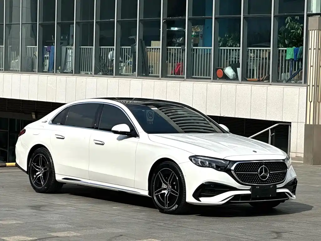 Mercedes-Benz E-Class — миниатюра 16