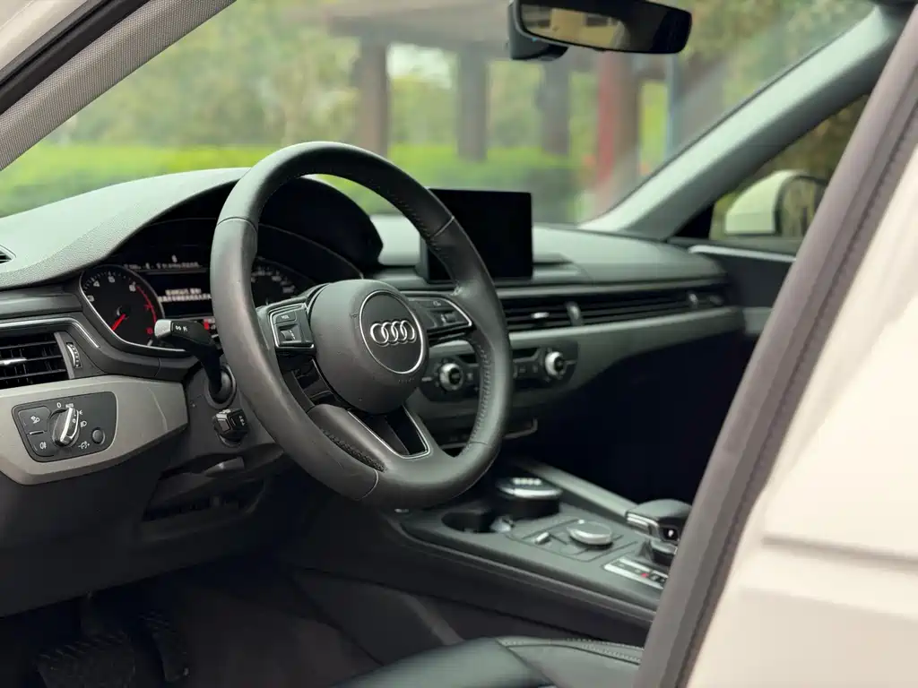 Audi A4L 2019 40 TFSI VI