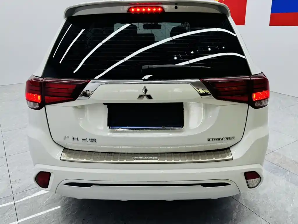 Mitsubishi Outlander — миниатюра 12