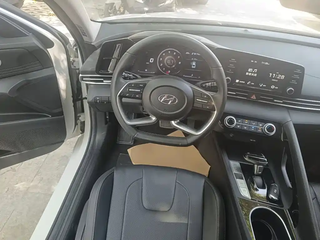 Hyundai Elantra — миниатюра 11