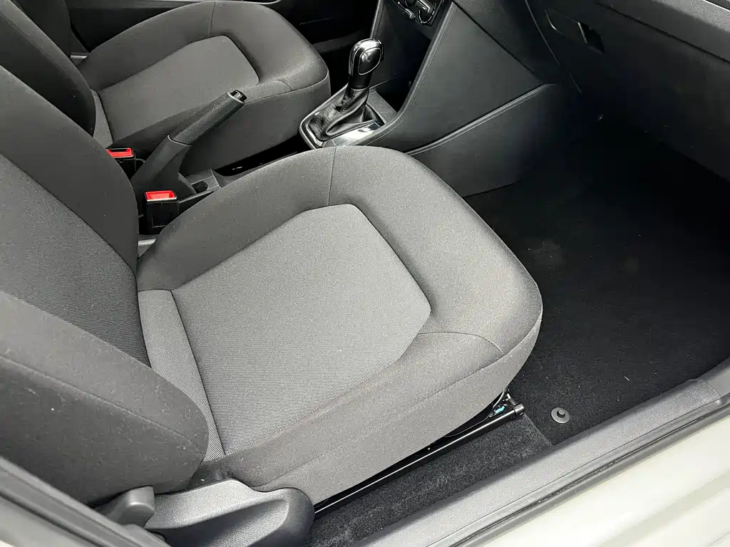 Volkswagen Jetta — миниатюра 23