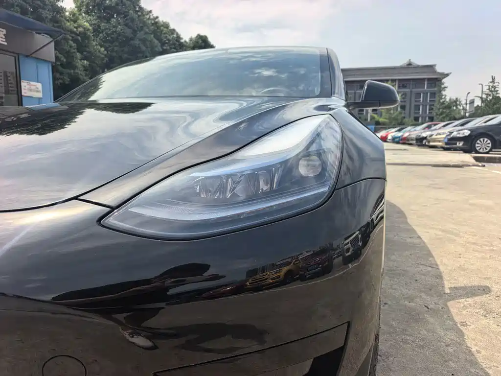 Tesla Model 3 — миниатюра 9