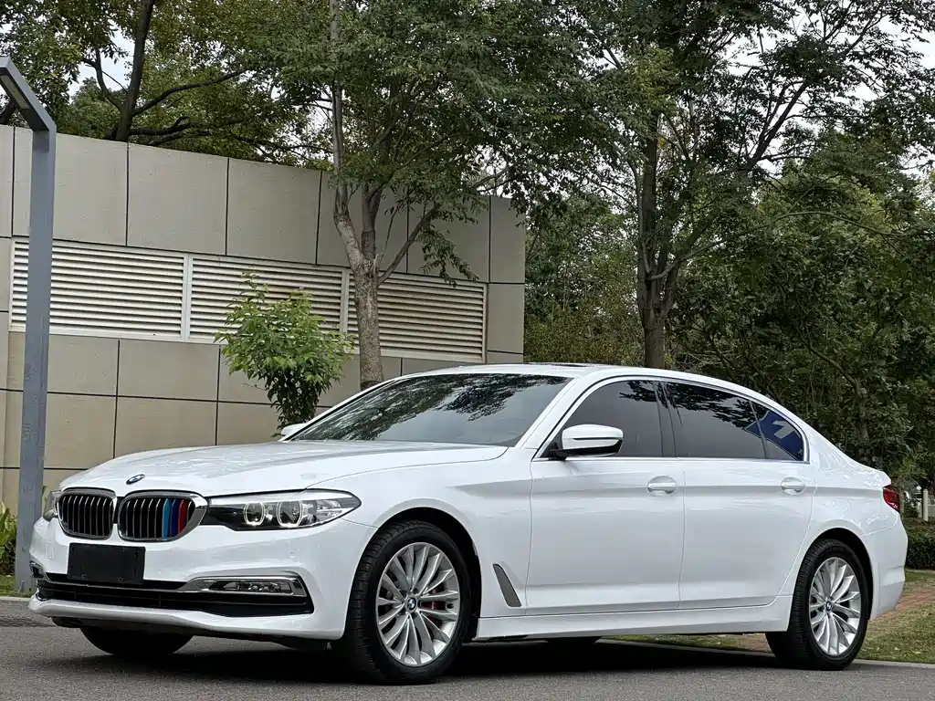 BMW  5 SERIES