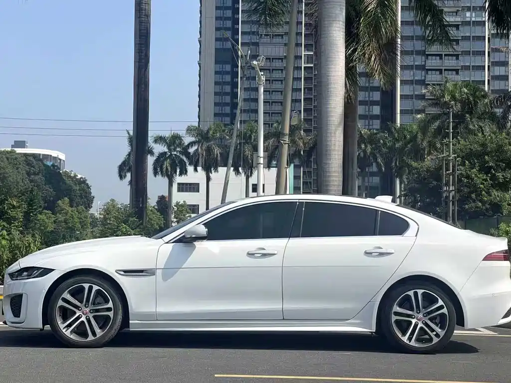 Jaguar XEL — миниатюра 4