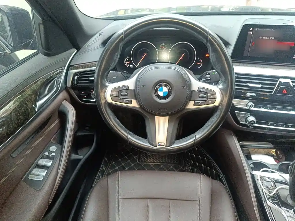 BMW 5 Series — миниатюра 6