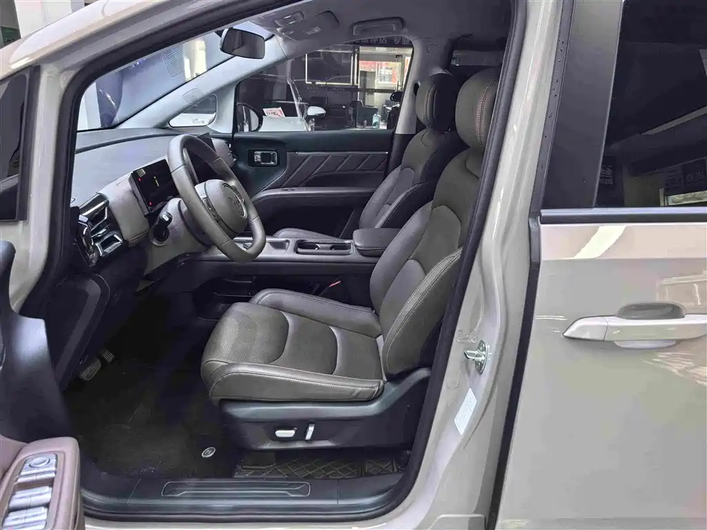 Wuling Xingguang 730 New Energy — миниатюра 4