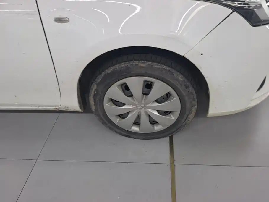Toyota Yaris L — миниатюра 6