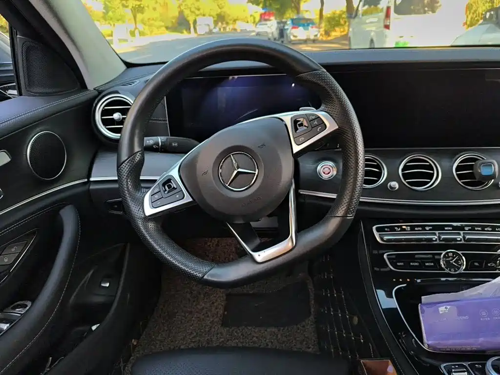 Mercedes-Benz E-Class — миниатюра 6