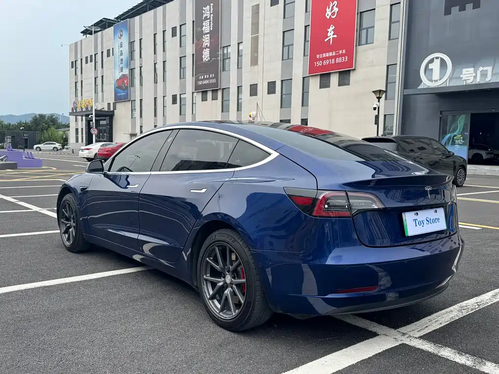 Tesla Model 3 — миниатюра 4