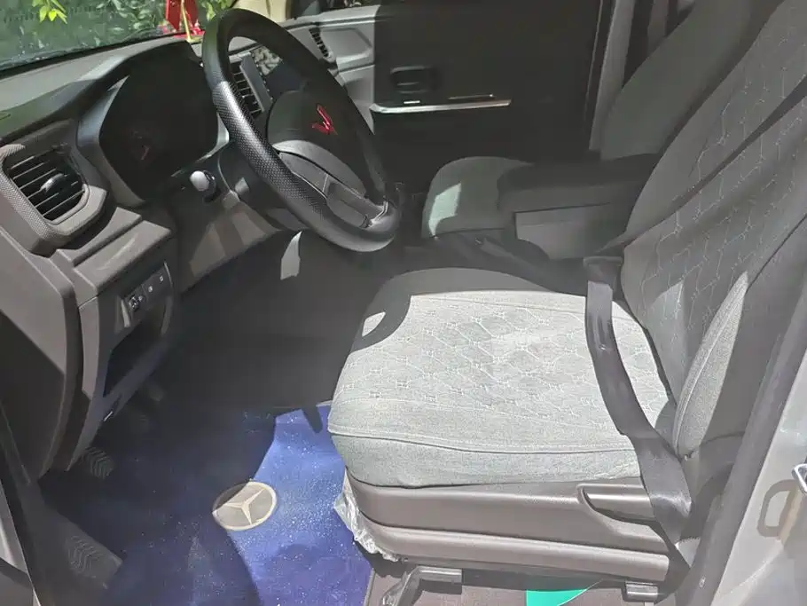 Wuling Hongguang V — миниатюра 9
