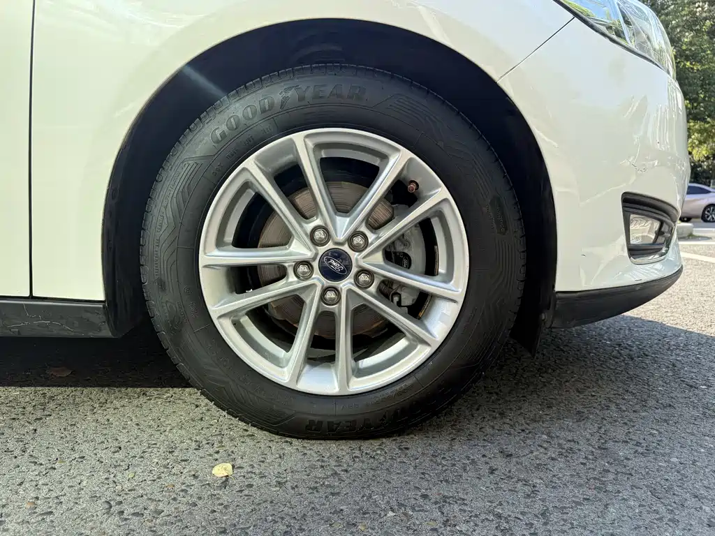 Ford Focus — миниатюра 7