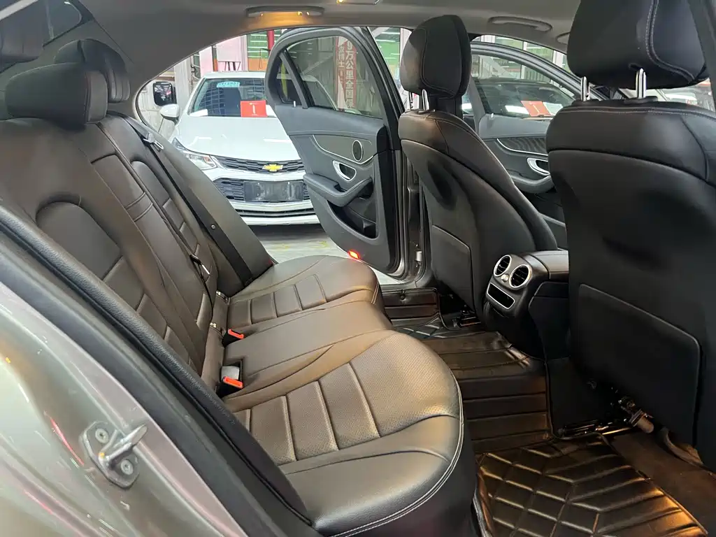Mercedes-Benz C-Class — миниатюра 11