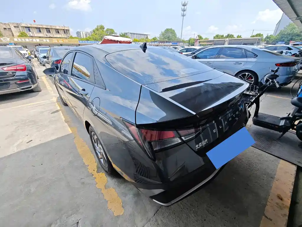 Hyundai Elantra — миниатюра 14