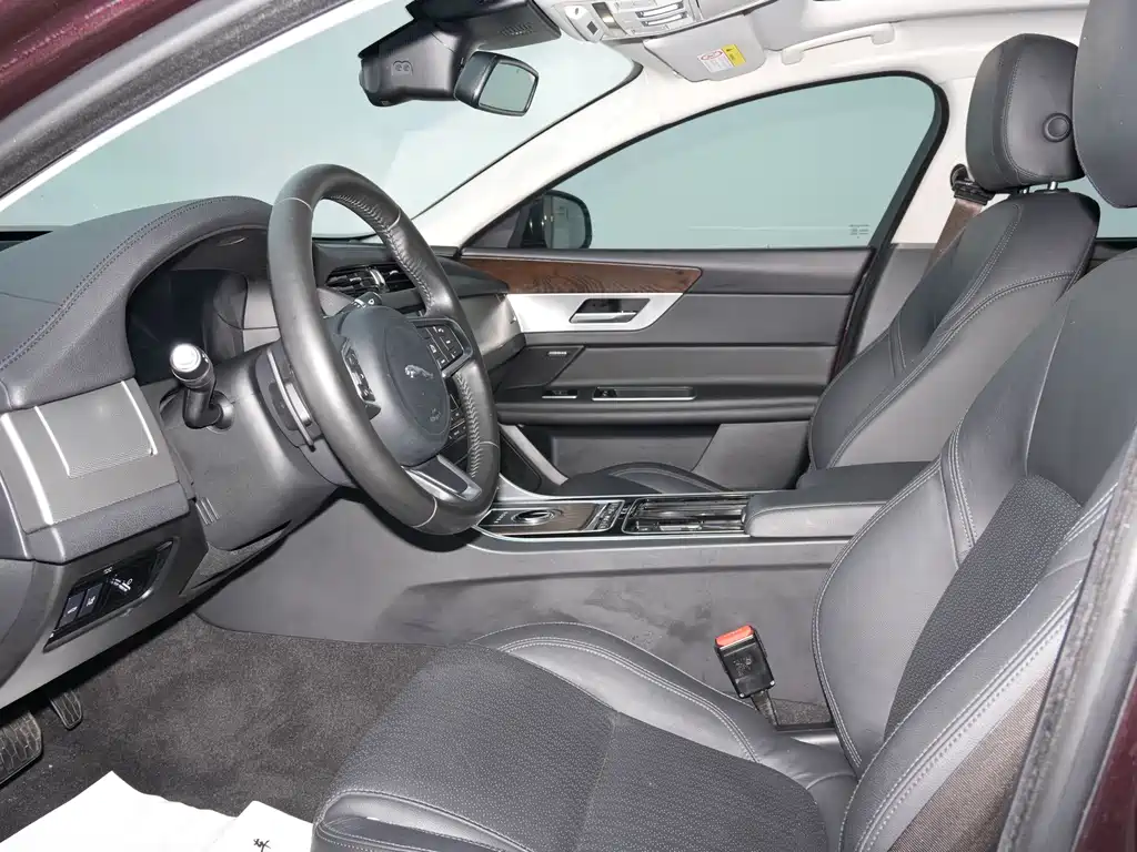 Jaguar XFL — миниатюра 10