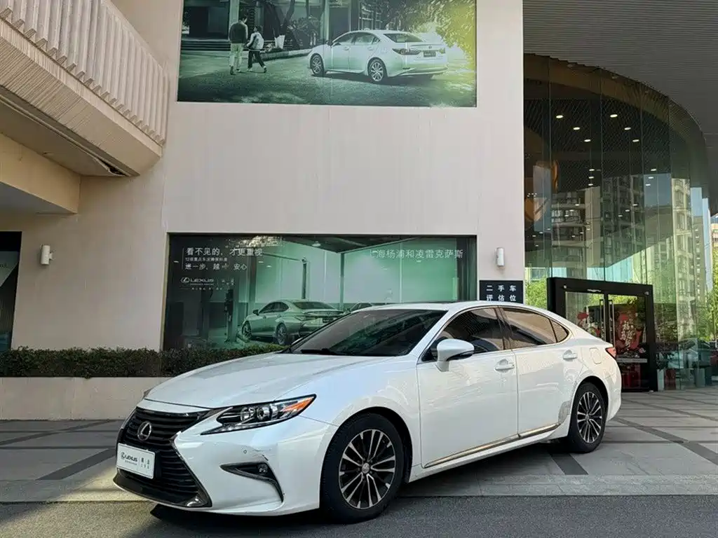 Lexus ES 2016