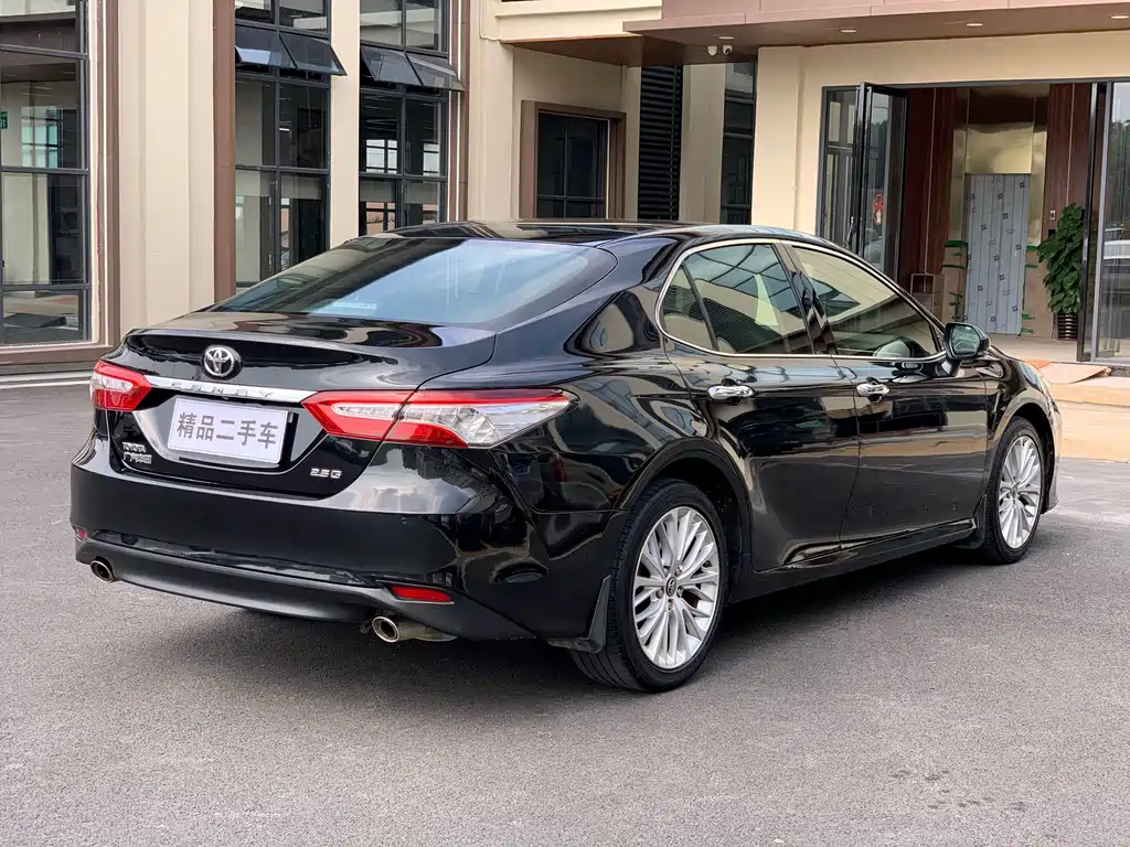 Toyota Camry — миниатюра 6