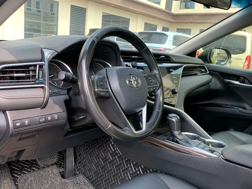 Toyota Camry — миниатюра 17