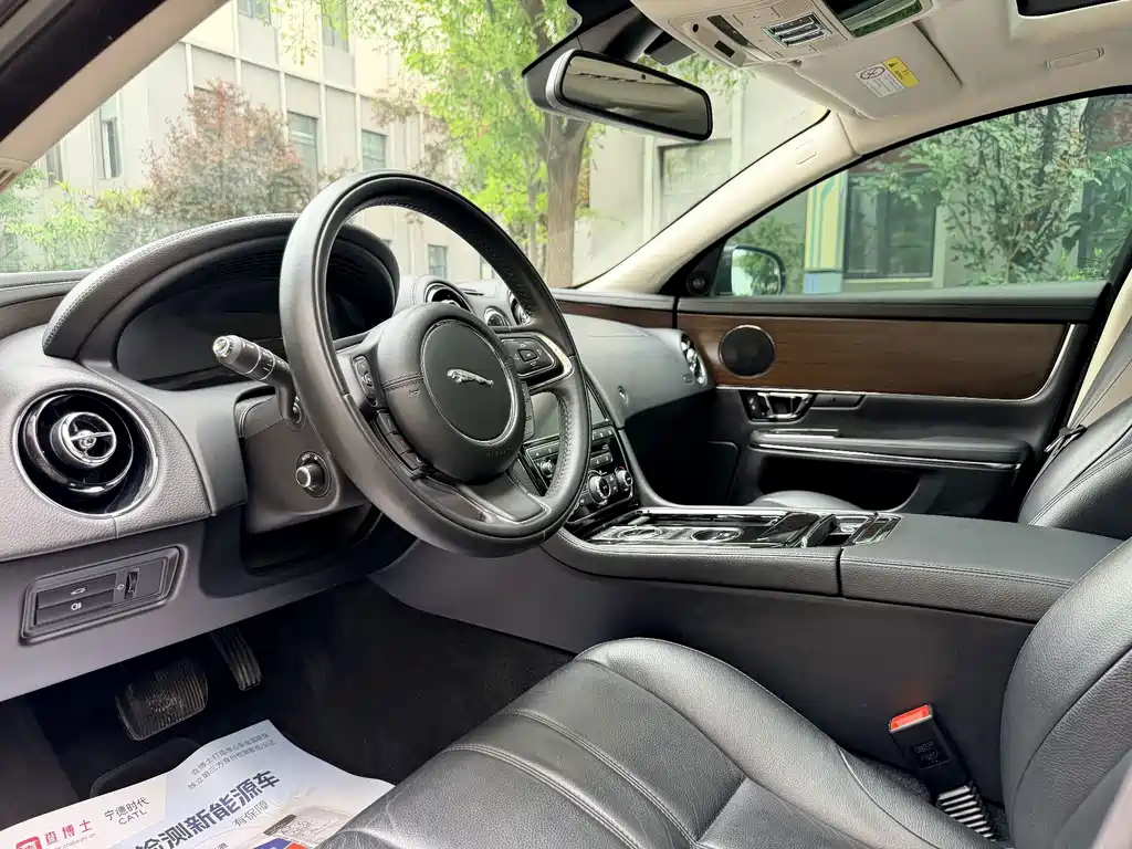 Jaguar XJ — миниатюра 4