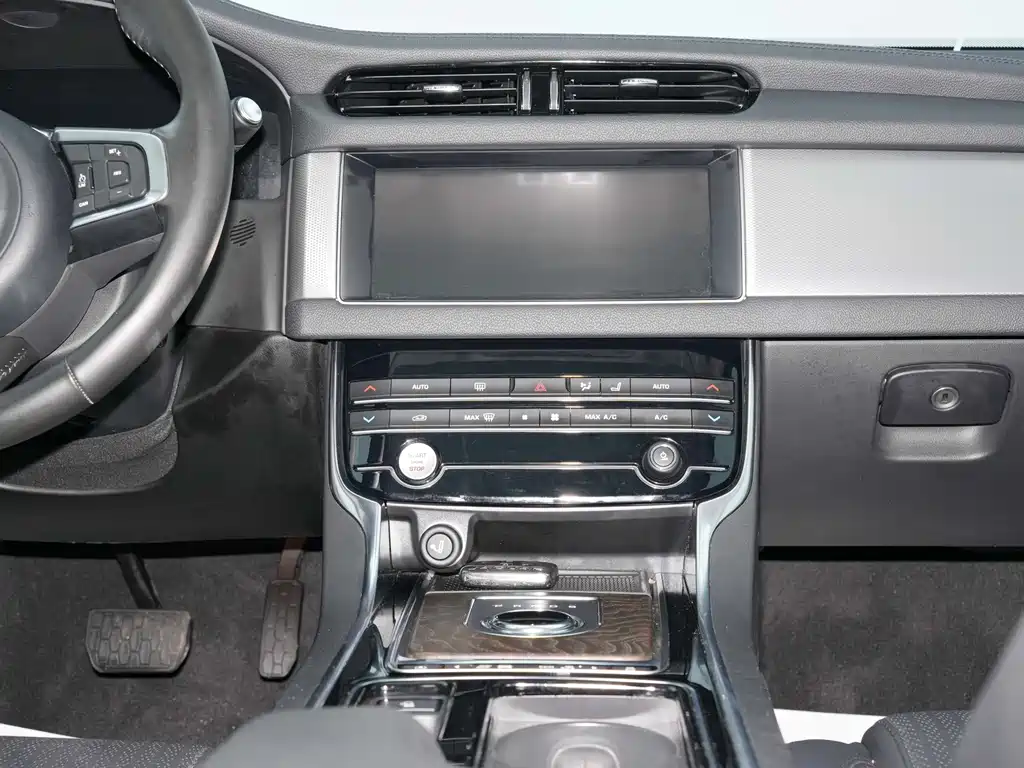 Jaguar XFL — миниатюра 12