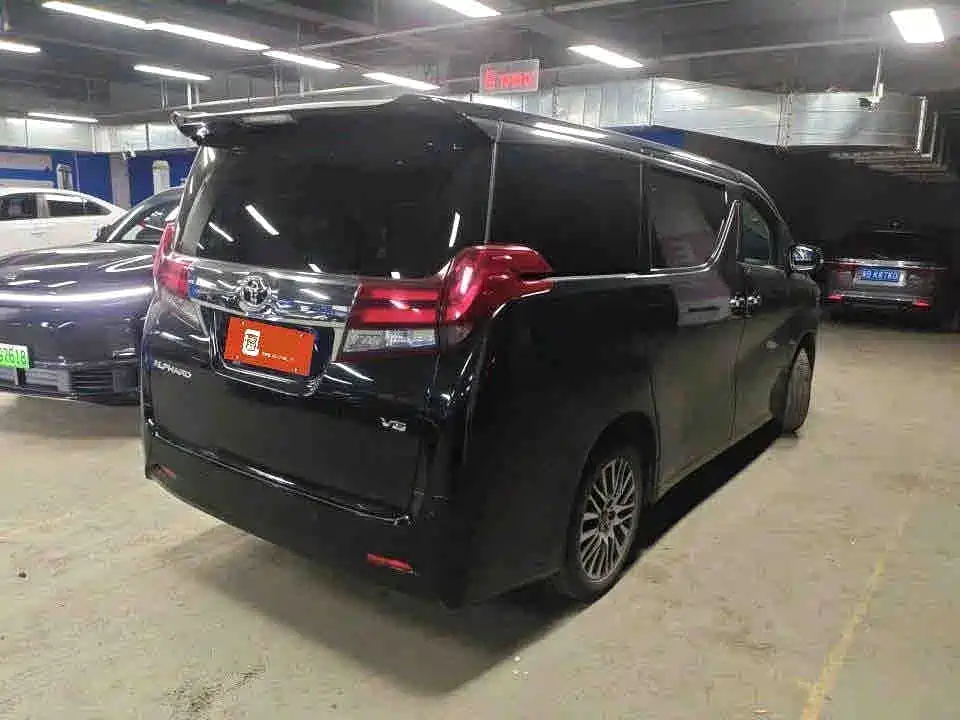Toyota Alphard — миниатюра 4