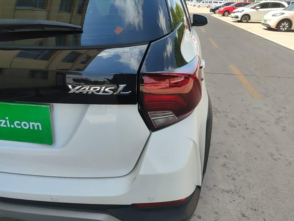 Toyota YARiS L Zhi Xuan 1.5 л 2021 г. Белый, пробег 30600 км
