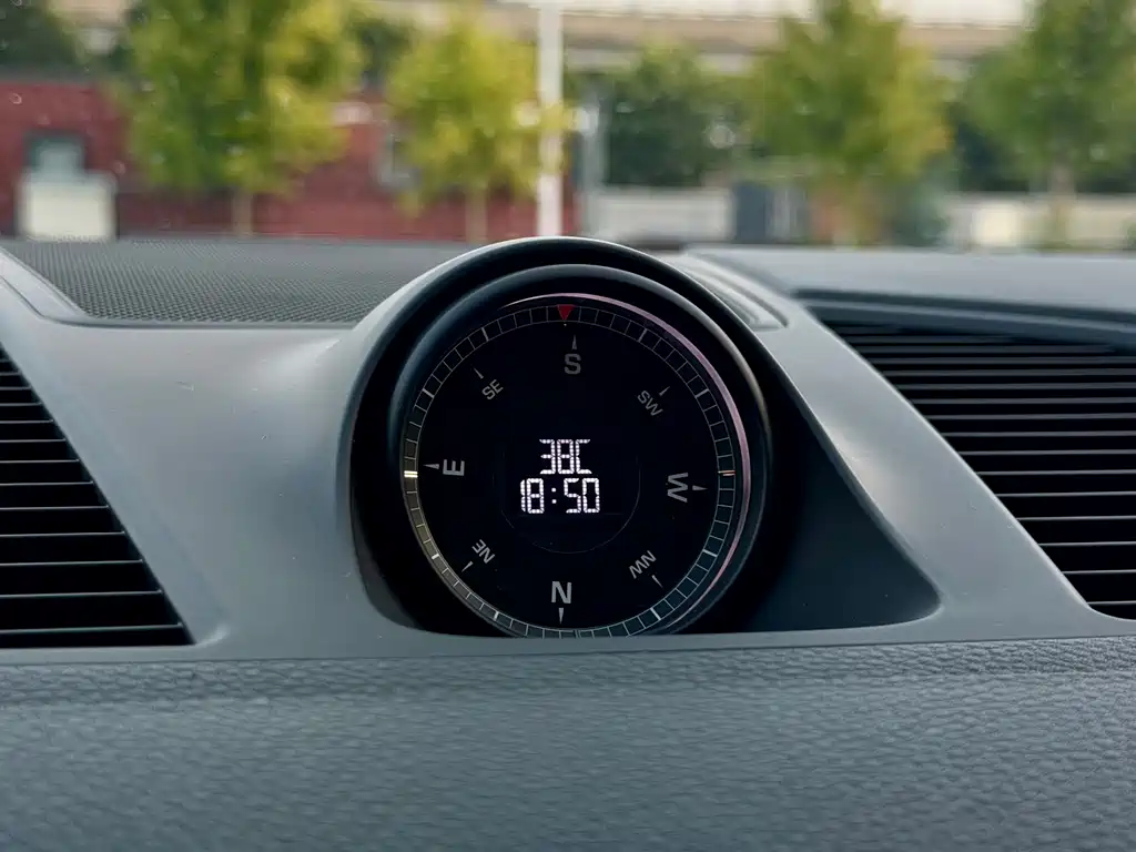 Porsche Cayenne — миниатюра 14
