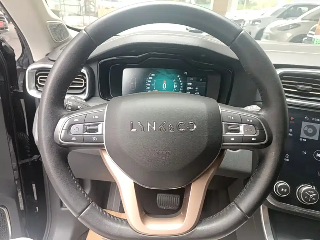 Lynk & Co 01 — миниатюра 11