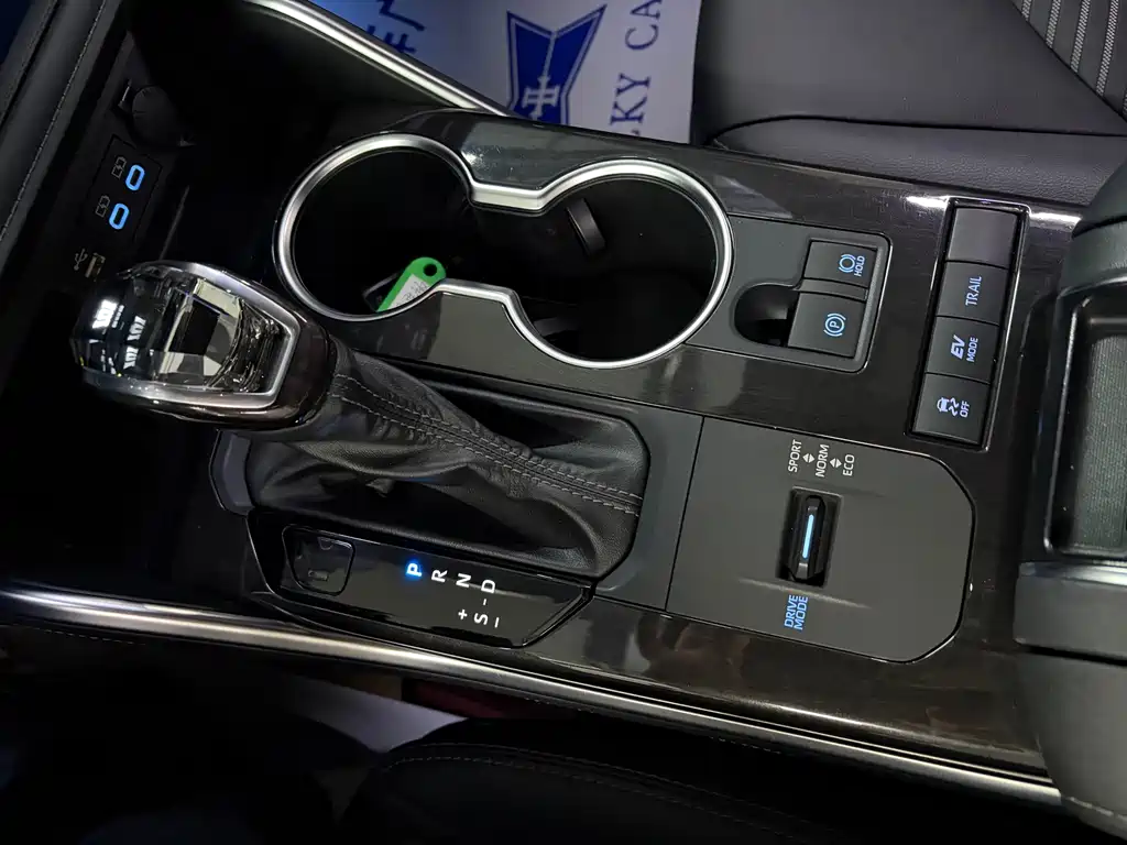 Toyota Crown Kluger — миниатюра 12